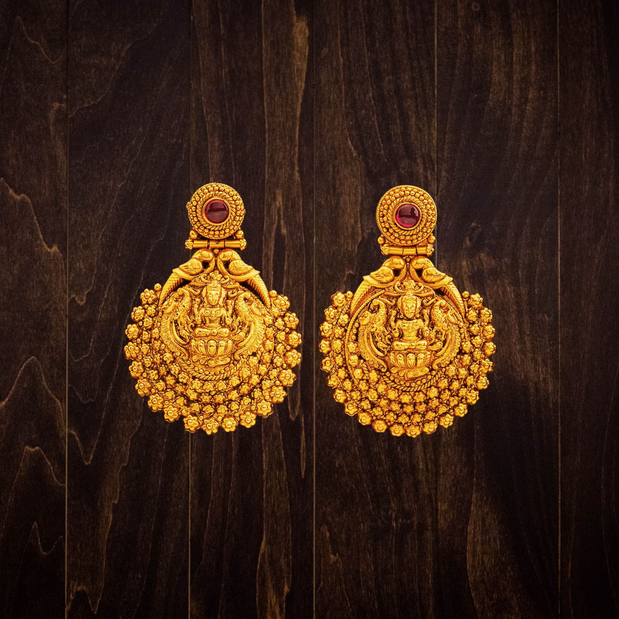 Antic Earring